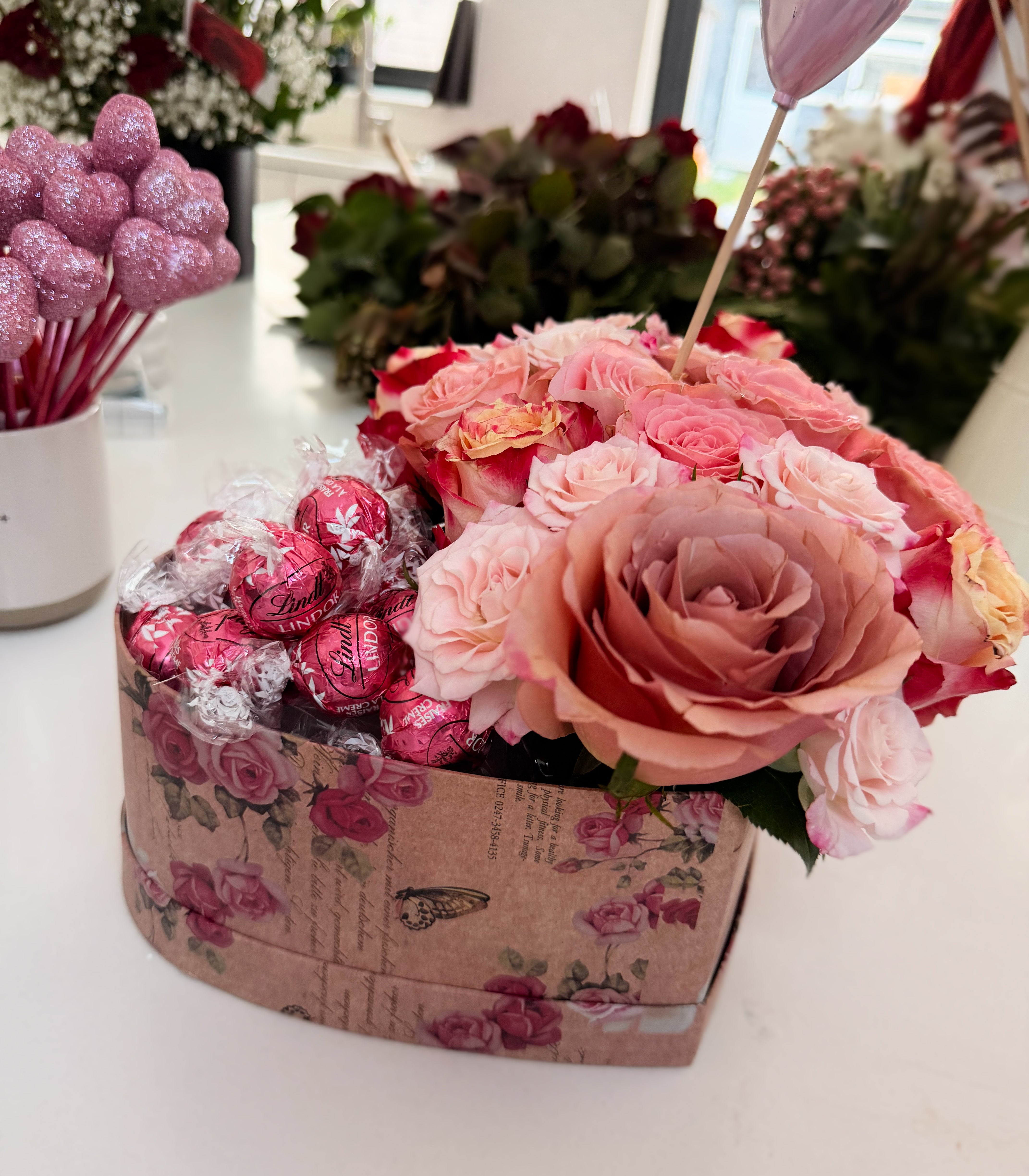 The ‘Sweetheart’ Luxury Rose Box & Lindor Set